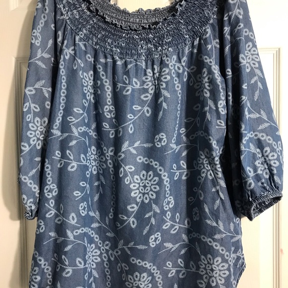 The Pioneer Woman Blue Floral Smocked Women's Top L - Picture 2 of 6